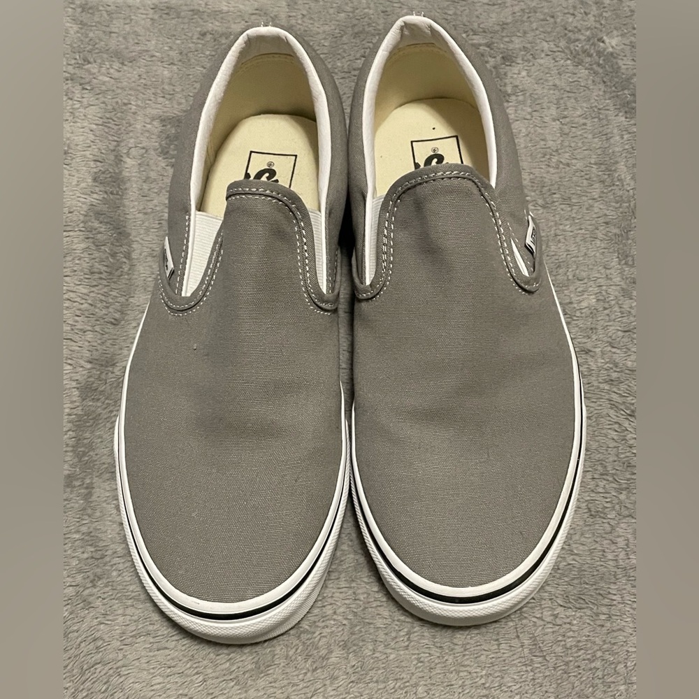 Brand new, never worn Vans men’s size 9.5 gray slip on shoes
